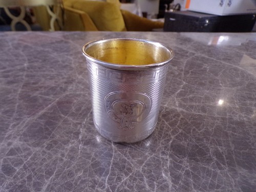 Schöner antiker becher - schöner,