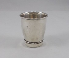 *RAR* Eleganter Trinkbecher