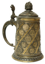 Alter silberner Münzkrug