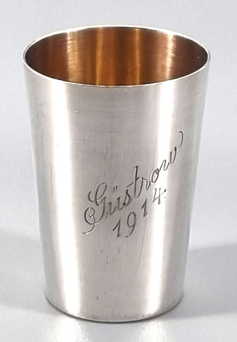 Kleiner schnapsbecher von 2 - kleiner,